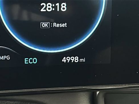 Certified 2025 Hyundai Elantra Limited FWD image 19