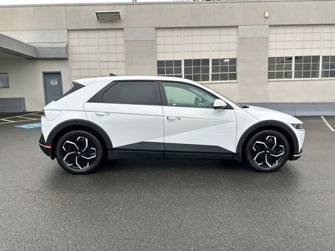 Certified 2024 Hyundai Ioniq 5 SE image 7