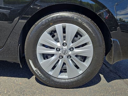 Used 2025 Nissan Sentra S FWD image 10