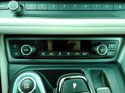 Used 2015 BMW i8 Base image 40