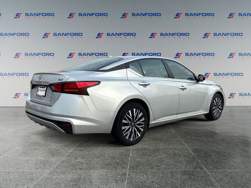 Used 2024 Nissan Altima 2.5 SV image 5