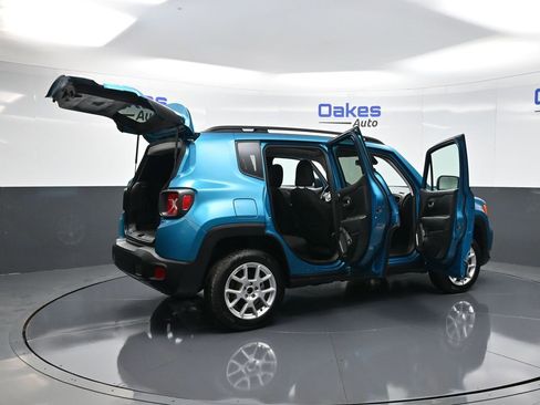 Used 2022 Jeep Renegade Latitude w/ Sun/Sound Group image 54