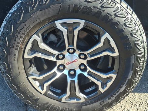 Used 2023 GMC Canyon AT4 w/ AT4 Premium Package image 7