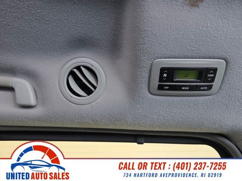 Used 2011 Toyota Sienna XLE FWD image 22