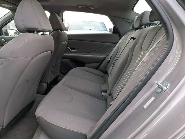 Used 2025 Hyundai Elantra SEL FWD image 11