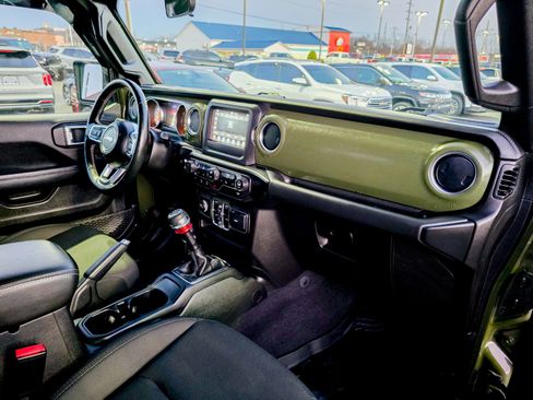 Used 2021 Jeep Gladiator Overland w/ Cold Weather Group image 9