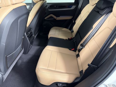 Used 2026 Porsche Cayenne AWD/4WD image 24
