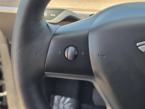 Used 2023 Tesla Model Y AWD image 16