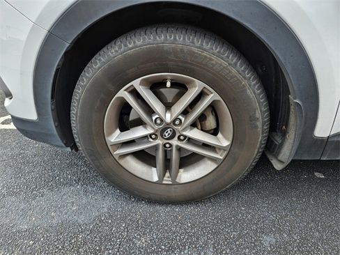 Used 2018 Hyundai Santa Fe Sport w/ 2.4L Value Package 02 image 10