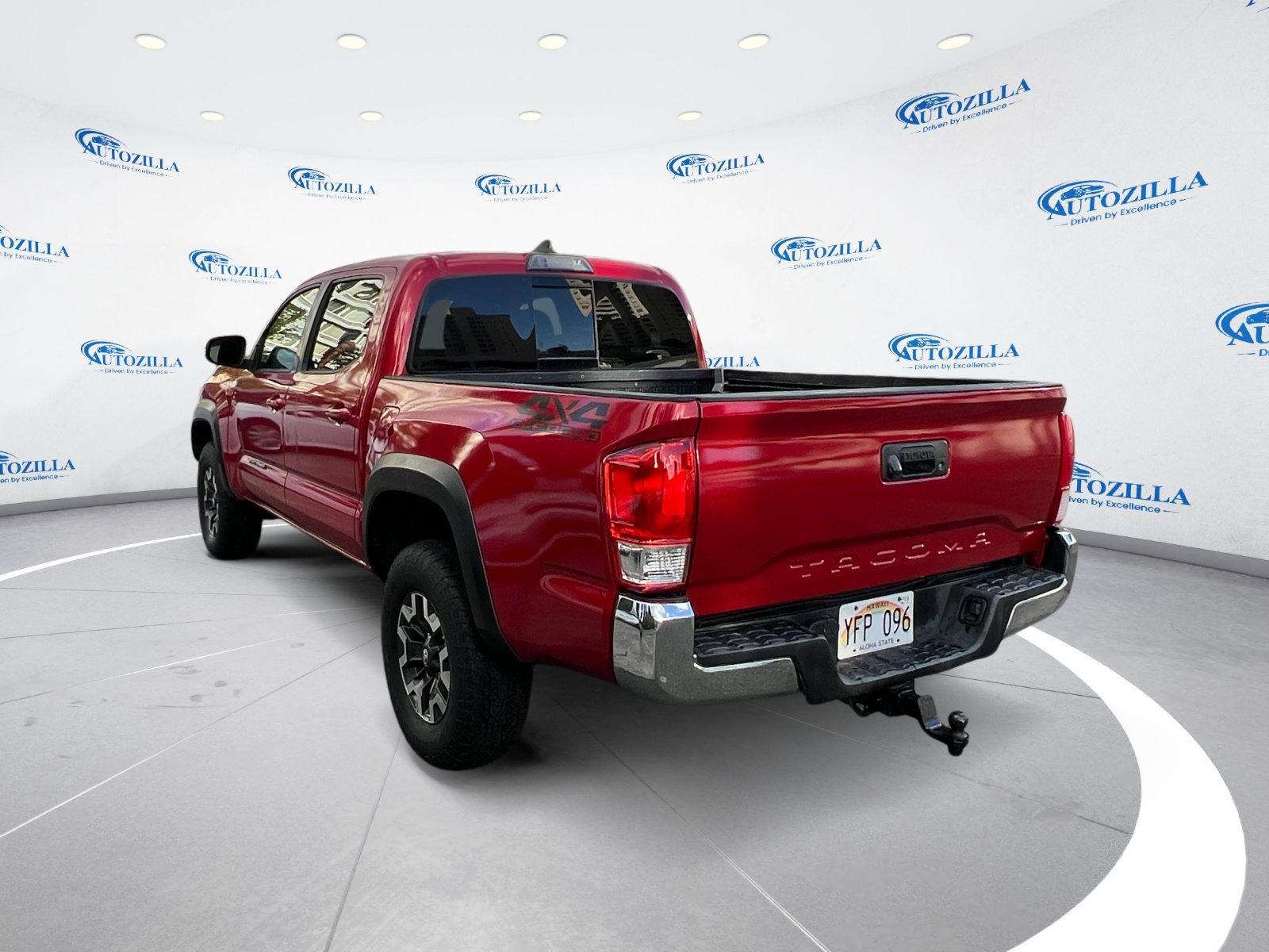 Used 2017 Toyota Tacoma TRD Off-Road w/ Tow Package (A/T) AWD/4WD image 3