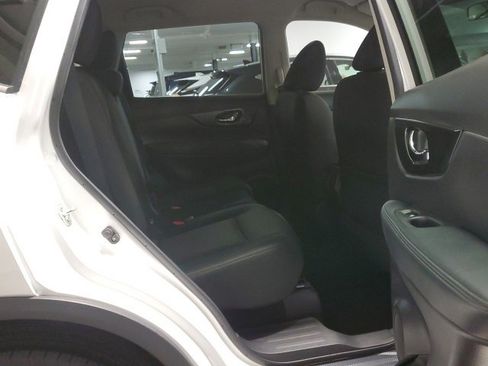 Used 2019 Nissan Rogue SV image 22