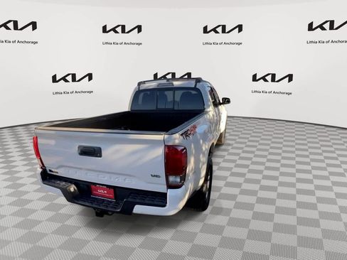 Used 2016 Toyota Tacoma TRD Sport w/ Towing Package AWD/4WD image 7