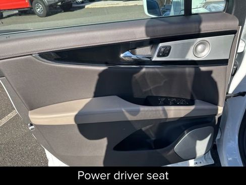 Certified 2023 Lincoln Nautilus Reserve w/ Equipment Group 202A image 17