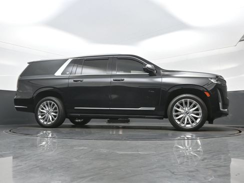 Used 2023 Cadillac Escalade ESV Premium Luxury AWD/4WD image 38