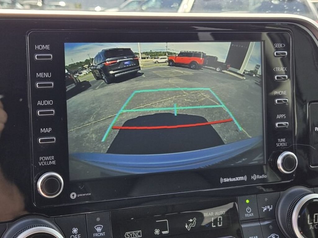 Used 2021 Toyota Highlander XLE FWD image 25