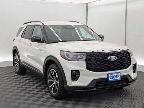 Used 2025 Ford Explorer ST-Line image 7