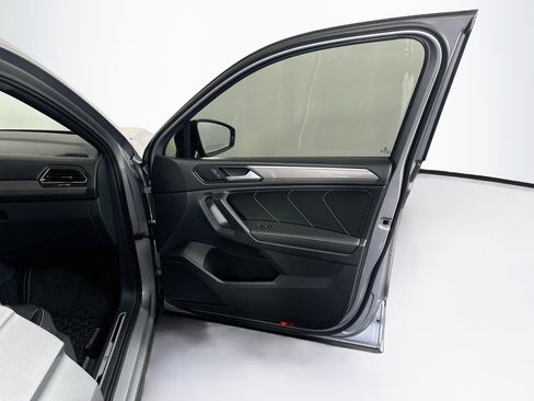 Used 2023 Volkswagen Tiguan SE R-Line FWD image 34
