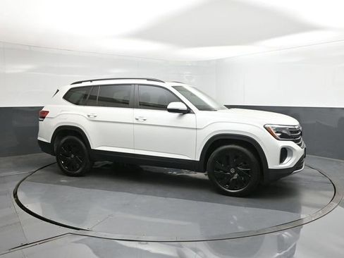 New 2026 Volkswagen Atlas SE image 11