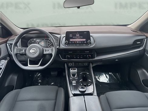 Used 2023 Nissan Rogue S image 11