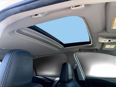 Used 2018 Toyota RAV4 Limited image 17