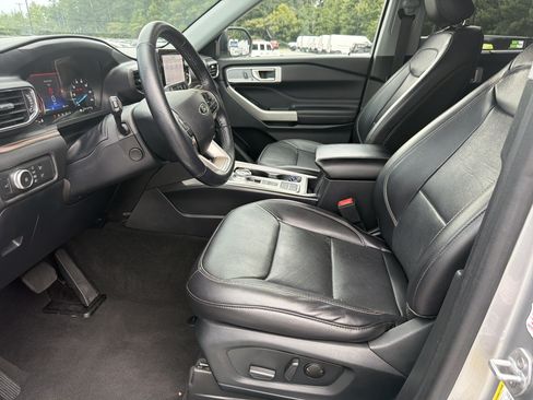 Used 2021 Ford Explorer Limited w/ Equipment Group 301A RWD image 11