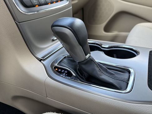 Used 2019 Jeep Grand Cherokee Laredo RWD image 23