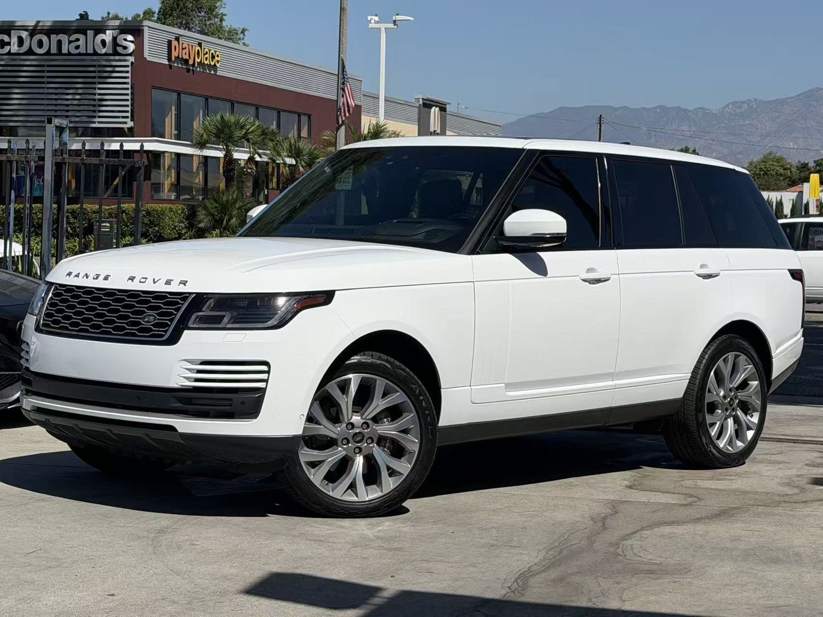 Used 2019 Land Rover Range Rover HSE AWD/4WD image 2