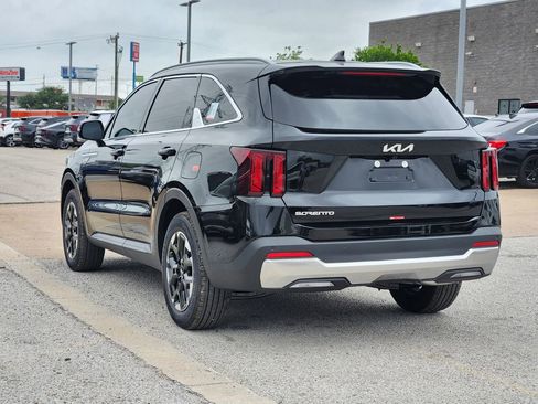 New 2026 Kia Sorento S image 3