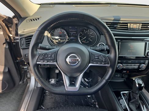 Used 2018 Nissan Rogue SV AWD/4WD image 13