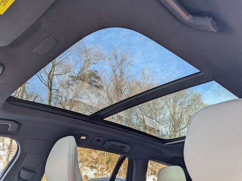 Certified 2025 Volvo V60 B5 Cross Country Ultra image 10