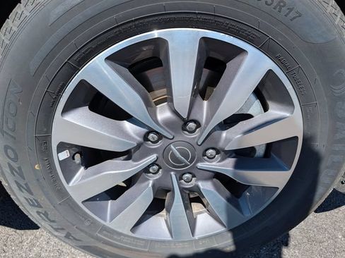 Used 2024 Chrysler Pacifica Limited FWD image 8