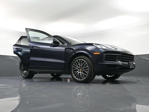 Used 2021 Porsche Cayenne AWD/4WD image 36