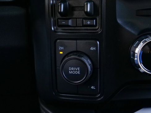 Used 2025 Ford F450 Platinum w/ FX4 Off-Road Package image 28