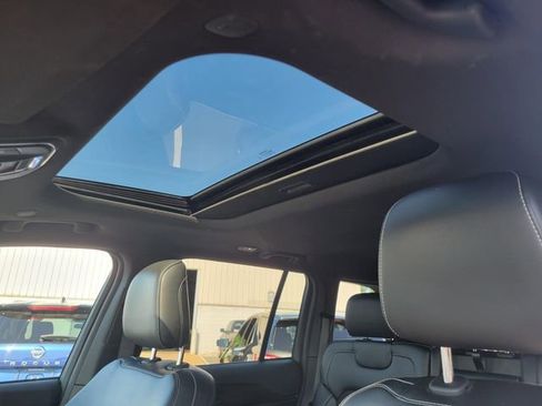 Used 2024 Jeep Grand Cherokee Altitude image 5