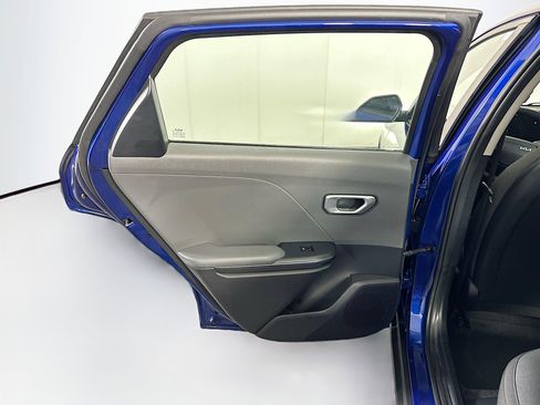 Used 2025 Kia K4 LXS image 31
