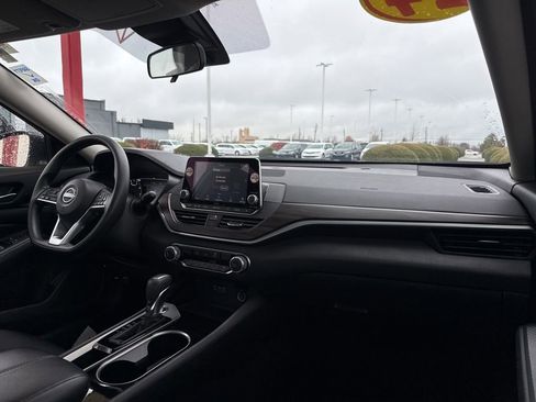 Used 2024 Nissan Altima 2.5 SV image 25