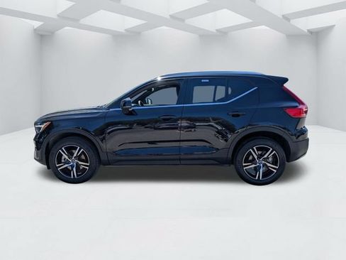 Certified 2025 Volvo XC40 B5 Core AWD/4WD image 9