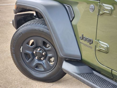 Used 2022 Jeep Wrangler Unlimited Sport AWD/4WD image 17