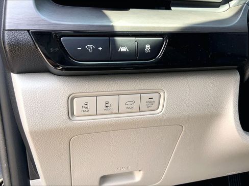 Used 2024 Kia Carnival EX FWD image 35
