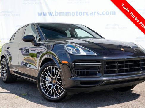 Used 2022 Porsche Cayenne Turbo image 1