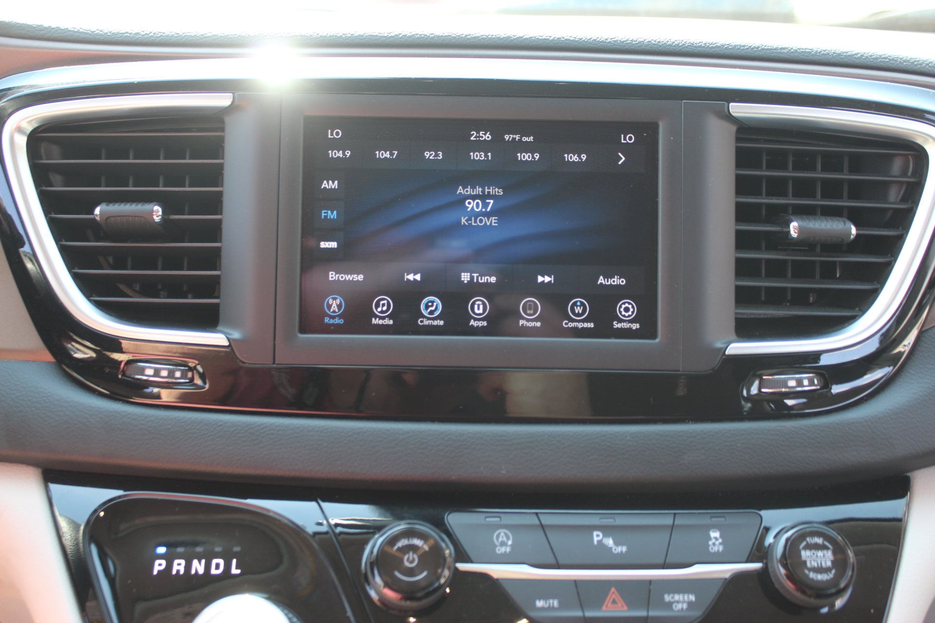 Used 2019 Chrysler Pacifica Touring Plus w/ Tire & Wheel Group FWD image 20