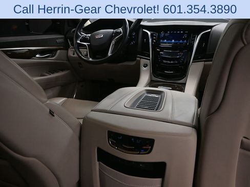 Used 2019 Cadillac Escalade Premium Luxury AWD/4WD image 30