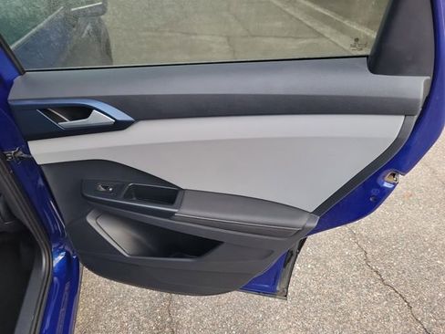 Used 2024 Volkswagen Taos SE image 32