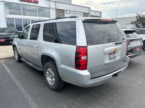 Used 2014 Chevrolet Suburban LT w/ Luxury Package AWD/4WD image 4