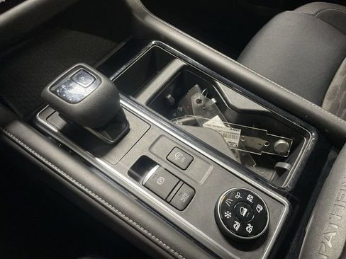 Used 2022 Nissan Pathfinder SV image 20