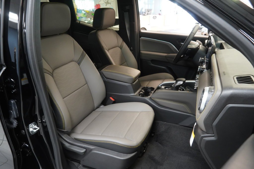 New 2026 Chevrolet Colorado ZR2 w/ Technology Package AWD/4WD image 24