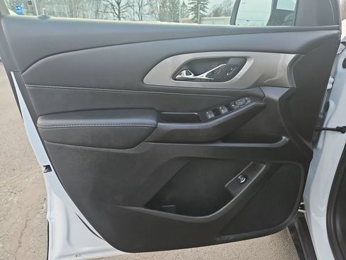 Used 2023 Chevrolet Traverse LT FWD image 23