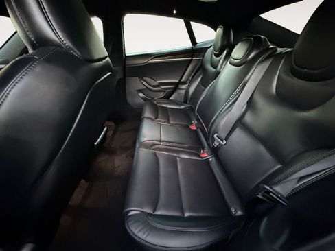 Used 2022 Tesla Model S image 18