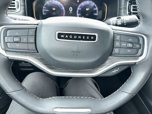 Used 2024 Jeep Wagoneer L Series II w/ Flexible Seating Group AWD/4WD image 14