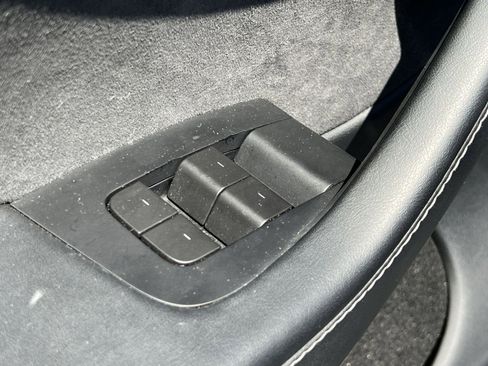 Used 2023 Tesla Model Y Long Range AWD/4WD image 16
